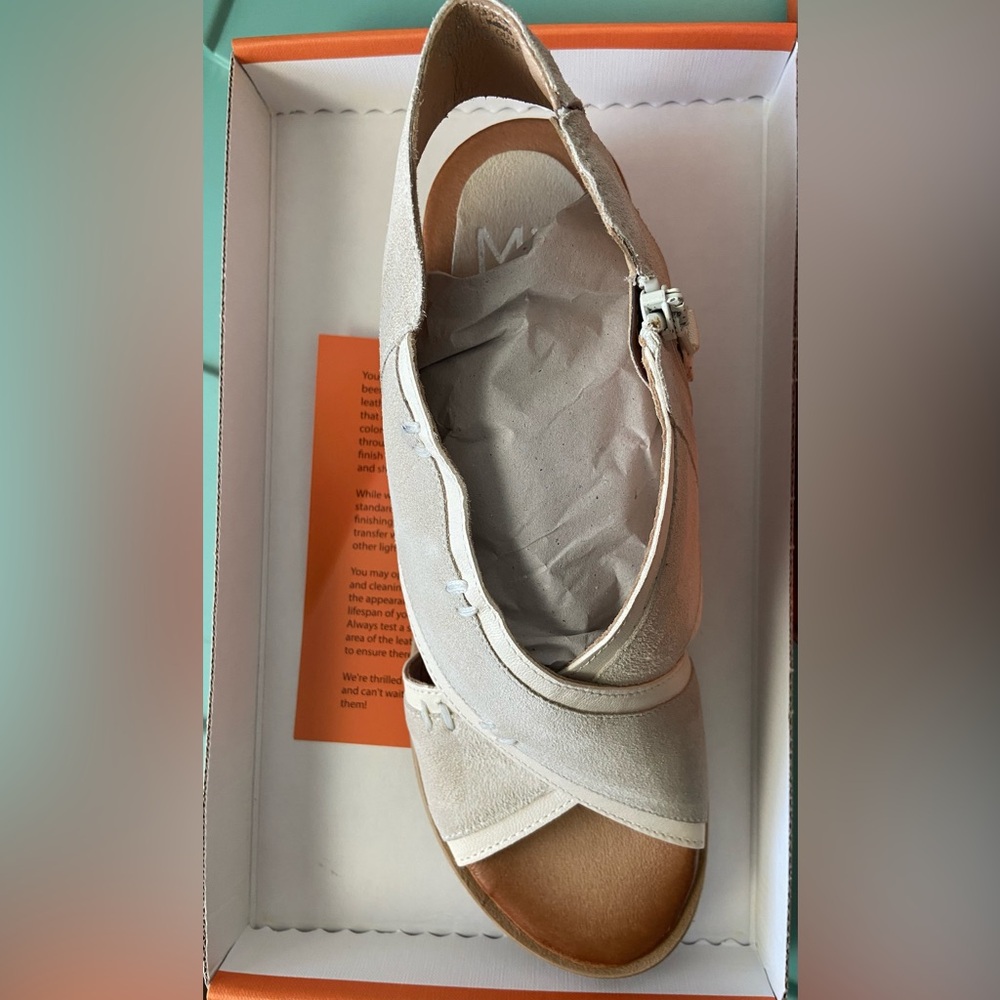 Miz Mooz Cream Wedge Sandals/ size 9.5-10/41 EU - Picture 2 of 5